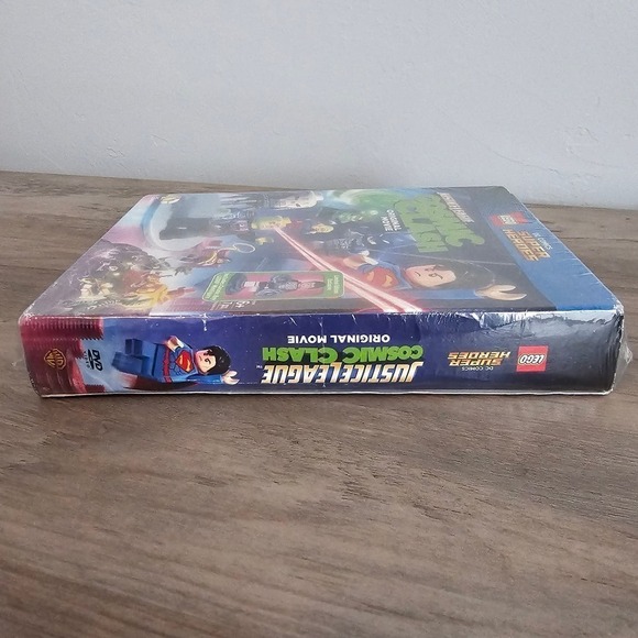Lego Justice League Cosmic Clash DVD + Lego Minifigure DC Super Heroes Movie - Picture 8 of 8